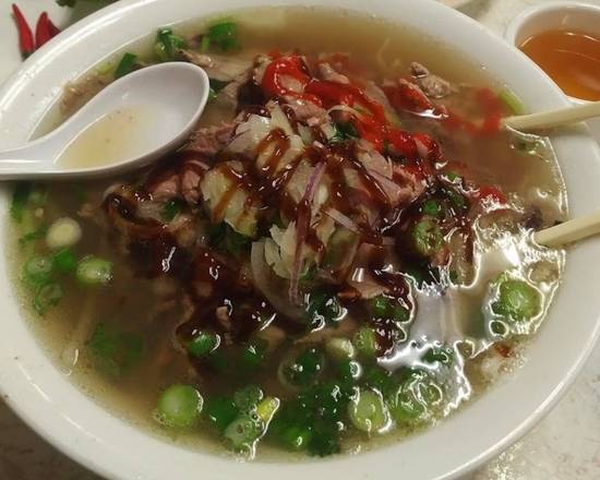 01. Special Beef Rice Noodle Soup 特別牛肉粉